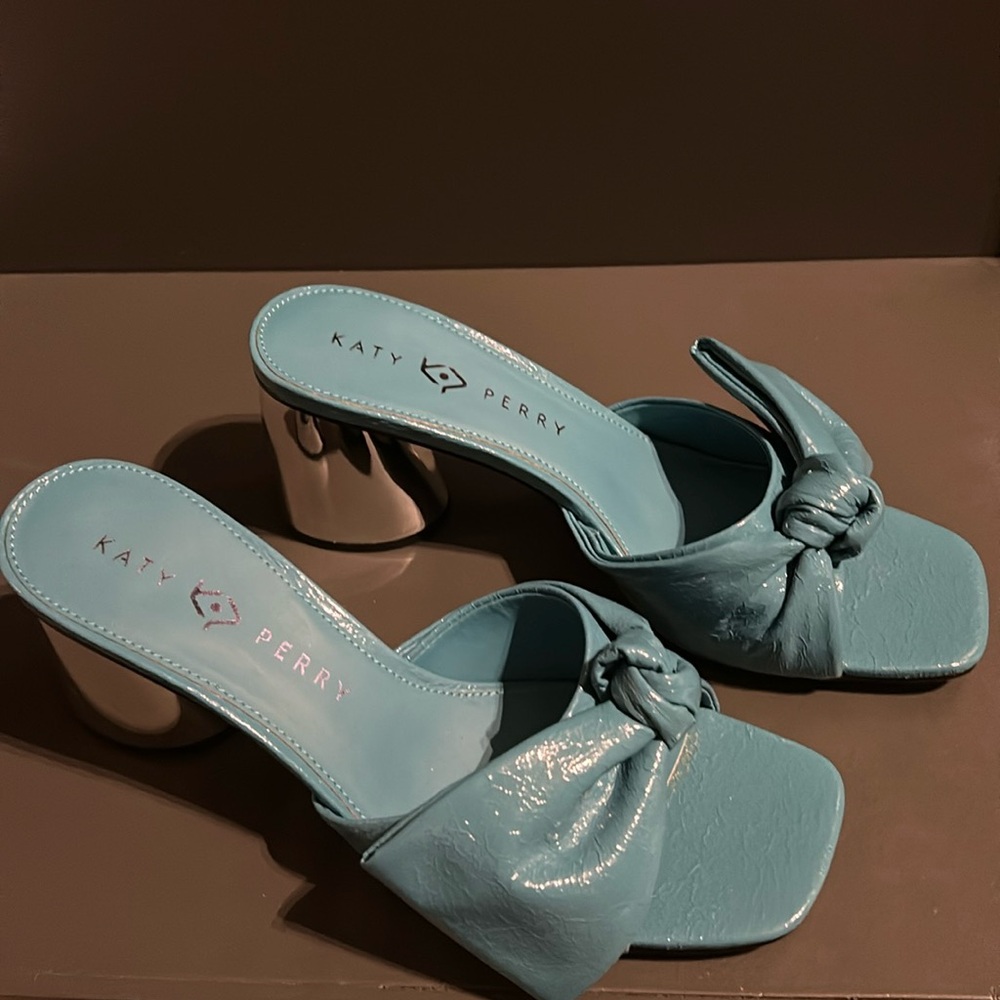 KATY PERRY THE TIMMER BOW SANDAL Teal Crinkle Bow, chrome round heel 9.5 NWOT